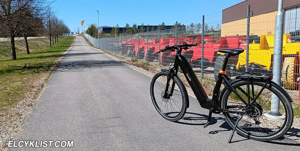 Ecoride Tripper 4 parkerad nedanför testbacke